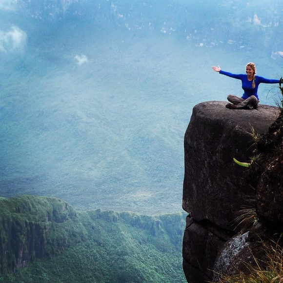 Meet your Posher, Juliana - Picture 2 of 8